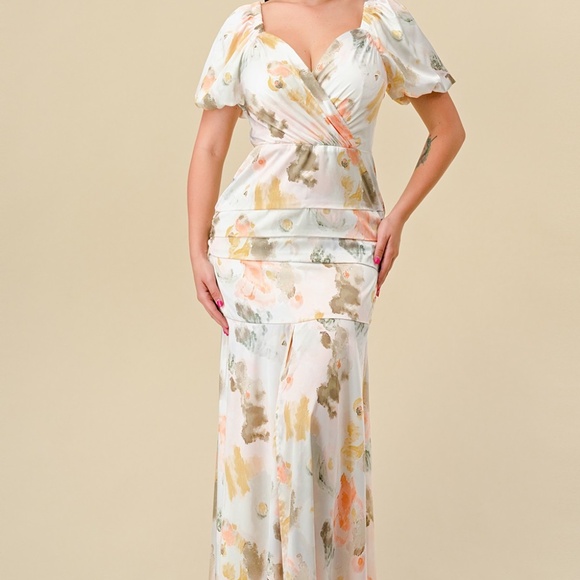 WHOLESALE PRINTED RUCHED DETAIL RUFFLE MAXI DRESS - Picture 4 of 5